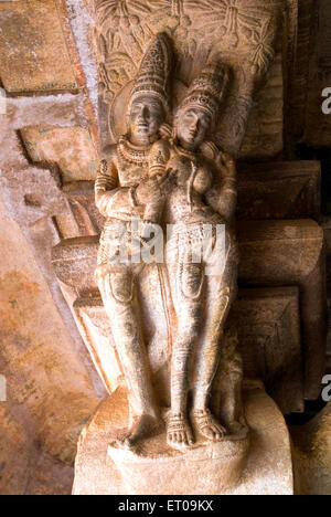 Paar Bügel Figur in Höhle drei; Cave Tempel 6.Jahrhundert 578 AD; Badami; Karnataka; Indien Stockfoto