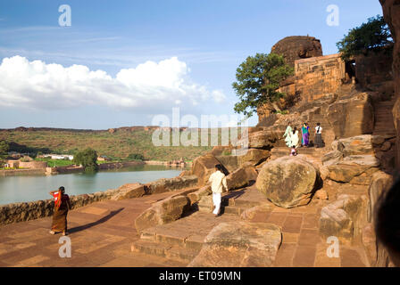 Treppen von Höhle zwei bis drei in Badami Höhle; Karnataka; Indien Stockfoto