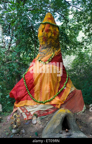 Schlange anbeten; Nag Panchami Festival, Naga Panchami Festivals, Putru oder weiß Ant Hill in der Nähe von Adoor; Tamil Nadu, Indien Stockfoto