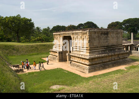 Unterirdische Siva Prasanna Virupaksha-Tempel in Hampi; Karnataka; Indien Stockfoto