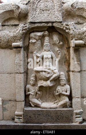 Göttin Saraswati Weisheit lernen Statue Brüstung Wand Tempel Vimana Sundaravarada Perumal Tempel Pallava Tamil Nadu Stockfoto