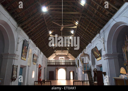 Interieur; Forane Andräkirche 1579 n. Chr. von Arthunkal ist wichtiges Pilgerzentrum der römisch-katholischen Christen Kerala Stockfoto