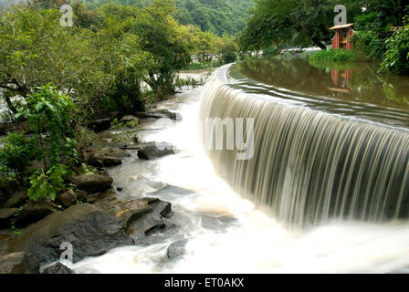 Wasserfall, Ezhattumugham Prakriti Graham, Ayyampuzha, Ezhattumugham, Chalakkudy, Chalakudy, Ernakulam Bezirk, Kerala, Indien, Asien Stockfoto