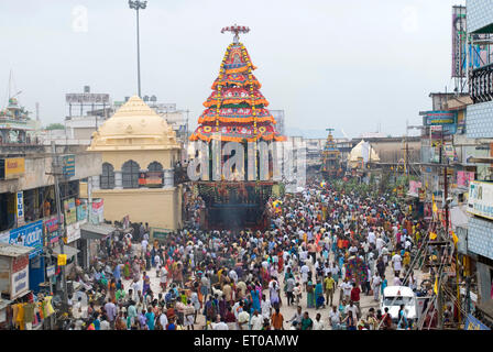 Wagen-Prozession während Karthigai Deepam Festival im Arunachaleshwara Tempel gewidmet Herrn Shiva Chola Thiruvannamalai Stockfoto