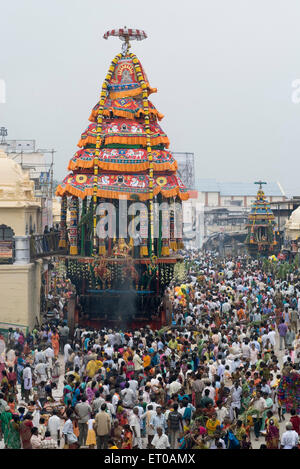 Wagen-Prozession während Karthigai Deepam Festival im Arunachaleshwara Tempel gewidmet Herrn Shiva Chola Thiruvannamalai Stockfoto