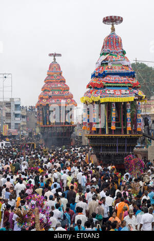Wagen-Prozession während Karthigai Deepam Festival im Arunachaleshwara Tempel gewidmet Herrn Shiva Chola Thiruvannamalai Stockfoto