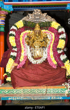 Goldene Ganesha Statue; Prozession Karthikai Deepam Festival in Arunachaleshwara Tempel Lord Shiva Chola Thiruvannamalai Stockfoto