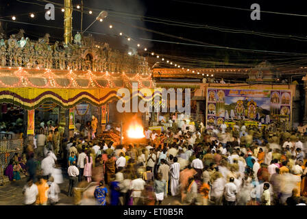 Feier des Karthigai Deepam Festival im Arunachaleshwara-Tempel; Thiruvannamalai; Tamil Nadu; Indien Stockfoto