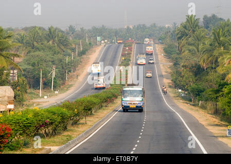 LKW, Nationalstraße, NH7, Dharmapuri, Krishnagiri, Tamil Nadu, Indien, Asien Stockfoto