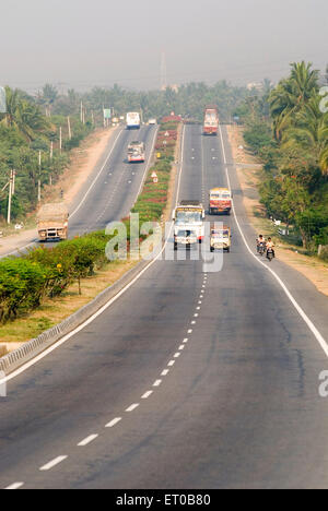 LKW, Nationalstraße, NH7, Dharmapuri, Krishnagiri, Tamil Nadu, Indien, Asien Stockfoto