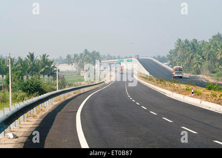 Nationale Autobahn NH7 in der Nähe von Dharmapuri; Tamil Nadu; Indien Stockfoto