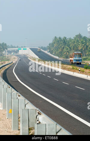 LKW, Nationalstraße, NH7, Dharmapuri, Krishnagiri, Tamil Nadu, Indien, Asien Stockfoto