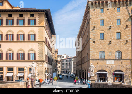 Florenz, Italien - 21. März 2014: Touristen besuchen historische Zentrum in Florenz, Italien. Florenz ist Heimat einiger der berühmtesten Stockfoto