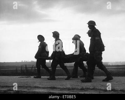 Schlacht an der Somme: eine Bahre gesehen Silhouette, Klage von La Boisselle während der Schlacht von Albert. 3. Juni 1916 Stockfoto