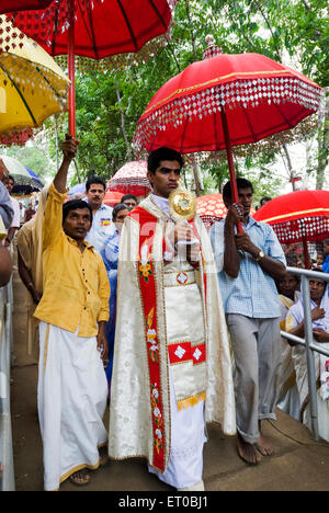 Prozession, Malayatoor Perunal jährlichen Festival, Malayattoor Kurisumudy, Malayattur Kurussumudi, St. Thomas Kirche, Ernakulam, Kerala, Indien, Asien Stockfoto