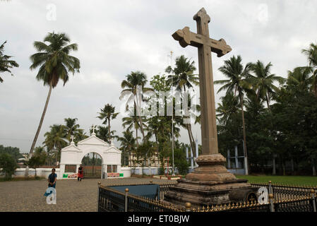 Kreuz, Mar Sabor Aphroth Kirche, Mar Sabore Afroth Jacobite Syrische Kirche, Akaparambu, Valiyapally, Akapparambu, Angamaly, Kochi, Kerala, Indien, Asien Stockfoto