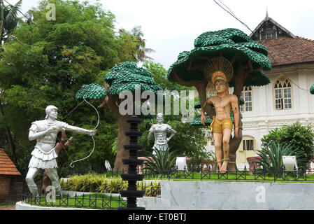 Skulpturen in Saint Mary Forane Kirche von Kanjoor; Kerala; Indien Stockfoto