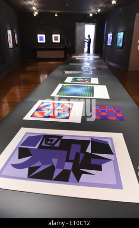 Olomouc, Tschechische Republik. 10. Juni 2015. Ausstellung der Werke von Victor Vasarely genannt neue Akquisition II beginnt im Museum of Modern Art in Olomouc, Tschechische Republik, 10. Juni 2015. © Ludek Perina/CTK Foto/Alamy Live-Nachrichten Stockfoto