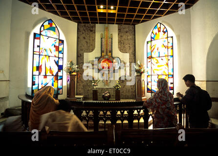 Innenraum der Basilika von Saint Thomas San Thome; Madras Chennai; Tamil Nadu; Indien Stockfoto