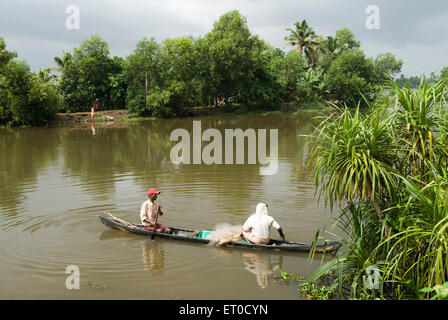 Angeln in Backwaters , Changanacherry , Changanassery , Kottayam , Alleppey , Alappuzha , Kerala , Indien , Asien Stockfoto