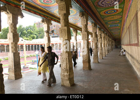 Säule im Korridor um golden Lotus Tank im Meenakshi-Tempel; Madurai; Tamil Nadu; Indien Stockfoto