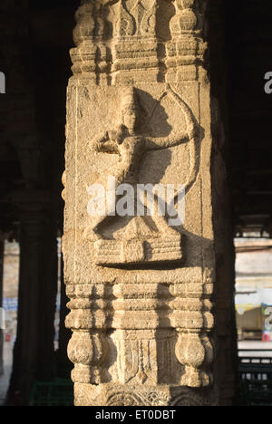 Sri Raman-Bas-Relief auf Säule im Rangavilas Mandap in Sri Ranganatha Tempel; Srirangam; Tiruchchirappalli Stockfoto