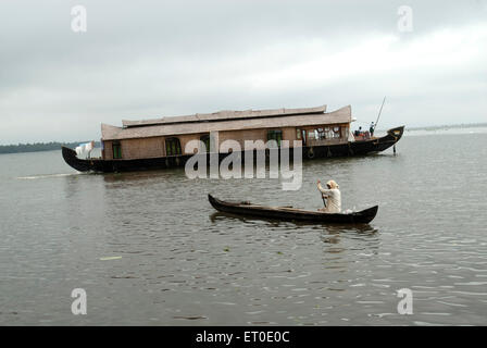 Hausboot in den Backwaters von Kuttanad; Alleppey Alappuzha; Kerala; Indien Stockfoto