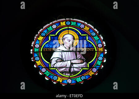 Glasfenster in der Kirche des Heiligen Herzens; Pondicherry; Tamil Nadu; Indien Stockfoto
