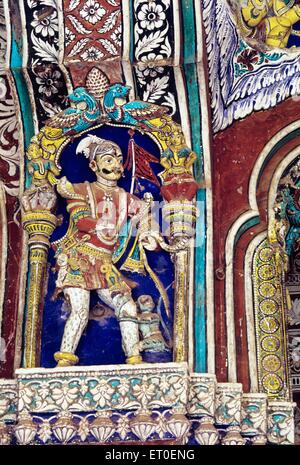 Skulptur der Schlangenbeschwörer in Maratha Darbar Hall in Thanjavur Palast; Tanjore; Tamil Nadu; Indien Stockfoto