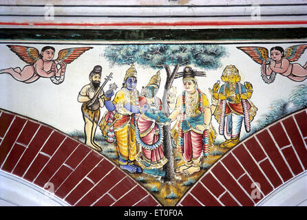 Wandbild von Herrn Vishnu anbietenGöttin Parwati zu Herrn Shiva in der Verbindung, Chettinad Haus, Chettinadu, Pudukottai, Tamil Nadu, Indien, Asien Stockfoto