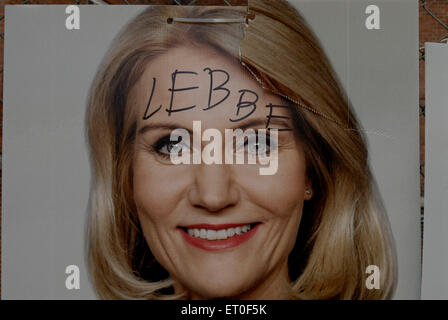 Kopenhagen, Dänemark. 10. Juni 2015. Unbekannte Person mit Text an Ministerpräsident Ms.Helle Thorning-Schmidt Wahlplakat verwüstet. © Francis Dean/Alamy Live News Bildnachweis: Francis Dean/Alamy Live-Nachrichten Stockfoto