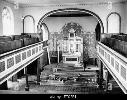 Innenansicht der St. Peters Church in St. Peter-Ort, beginnt Broad Street im Zentrum von Birmingham als Abbrucharbeiten. Oktober 1969. Stockfoto