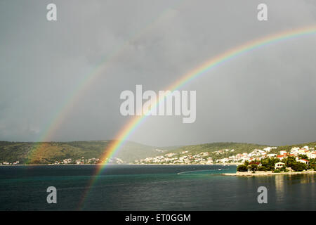 Doppelter Regenbogen Stockfoto