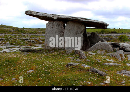 Poulnabrone Dolmen, Burren Stockfoto