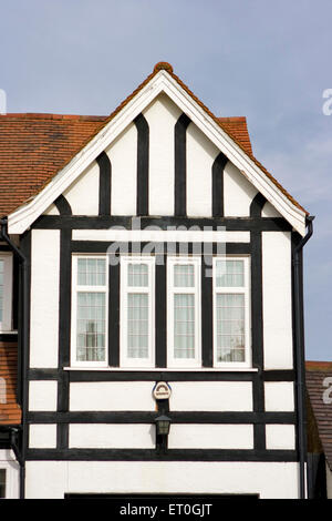 Dreieck Dach von Tudor Häuser , London , England , Großbritannien , Vereinigtes Königreich Stockfoto