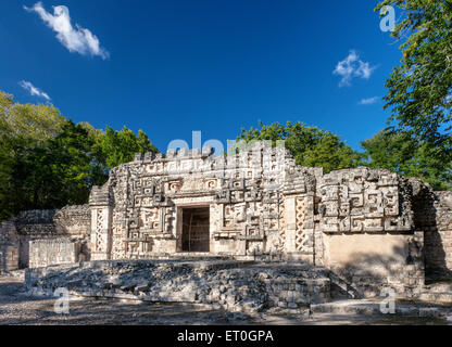 Monster Mund Eingang am Palacio Principal, Maya Ruinen in Hochob archäologischen Stätte, in der Nähe von Chencoh, Campeche, Mexiko Stockfoto