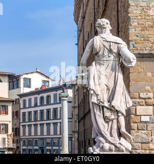 Florenz, Italien - 21. März 2014: Blick auf Altstadt und Statuen in Florenz, Italien. Stockfoto