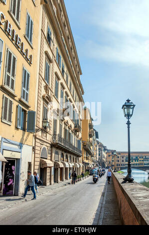 Florenz, Italien - 21. März 2014: Touristen besuchen historische Zentrum in Florenz, Italien. Stockfoto