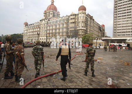 Nationalen Sicherheitspersonal NSG FallschirmjГ indische Armee Personal Taj Mahal Hotel nach Terroristen zu töten; Bombay Stockfoto