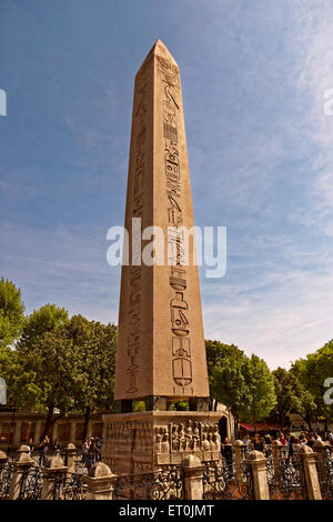 Der Obelisk Theodosius, der alten ägyptischen Obelisken des Pharaos Thutmose III im Hippodrom, Sultanahmet, Istanbul, Türkei Stockfoto