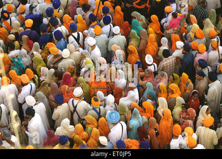 Sikh Devotees Prozession, Hazur Sahib Gurdwara, Takht Sachkhand Sri Hazur Abchalnagar Sahib Gurudwara, Nanded, Maharashtra, Indien, Asien Stockfoto