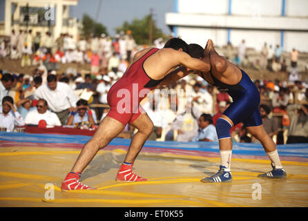 Ringer-Indien-Pakistan-Wrestling-Match; Weihe der ewigen Boden Sikh Guru Granth Sahib Khalsa Sportarten; Nanded Stockfoto
