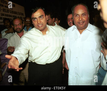 Reliance Industries Limited RIL Vorsitzender Mukesh Ambani mit Vater Dhirubhai Ambani Gründer von RIL in Event Bombay Mumbai Indien Asien Stockfoto