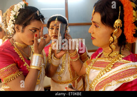 Männliche Schauspieler, traditionelles Marathi-Theater, bin Baicha Tamasha, Indien Stockfoto