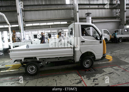 Tata motors neue Palette Mini Matador Tata Ace Nutzfahrzeug Werkstatt Tata Motors Werk; Pimpri Pune Stockfoto