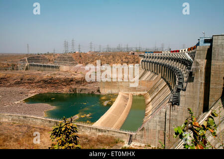 Indira Sagar Damm steht hoch am Fluss Narmada unter Mehrzweck Indira Sagar Projekt gelegen Khandwa Stockfoto