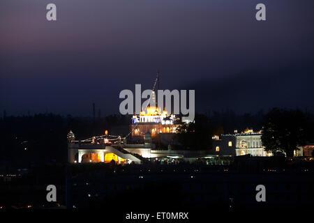 Beleuchtetes Gurudwara, Hola Mohalla, Hola Festival, Anandpur Sahib, Anandpur, Rupnagar, Ropar, Punjab, Indien, Indianer Stockfoto