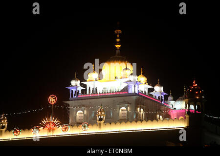 Beleuchtete Keshgarh Sahib Gurdwara, Hola Mohalla, Hola Festival, Anandpur Sahib, Anandpur, Rupnagar, Ropar, Punjab, Indien, Indianer Stockfoto