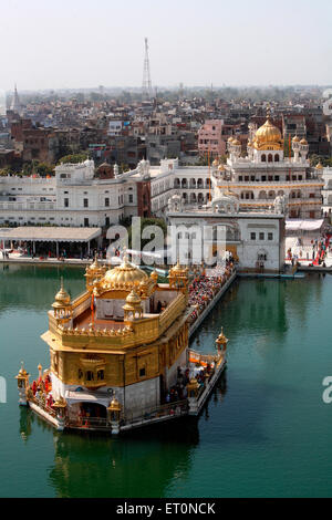 Luftaufnahme von Harmandir Sahib oder Darbar Sahib oder goldenem Tempel in Amritsar Punjab Indien Asien Stockfoto