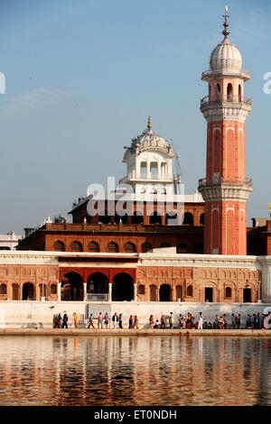 Ramgarhia Bunga Wachturm, Goldener Tempelkomplex, Harmandir Sahib Sarovar, Amritsar, Punjab, Indien Stockfoto